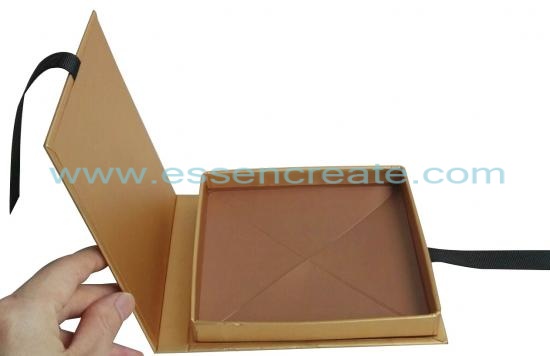 boîte-cadeau pliable avec fermeture à ruban