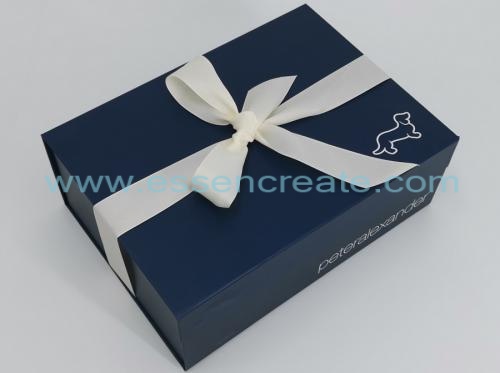 boîte-cadeau bleue pliable avec des rubans et une fermeture magnétique