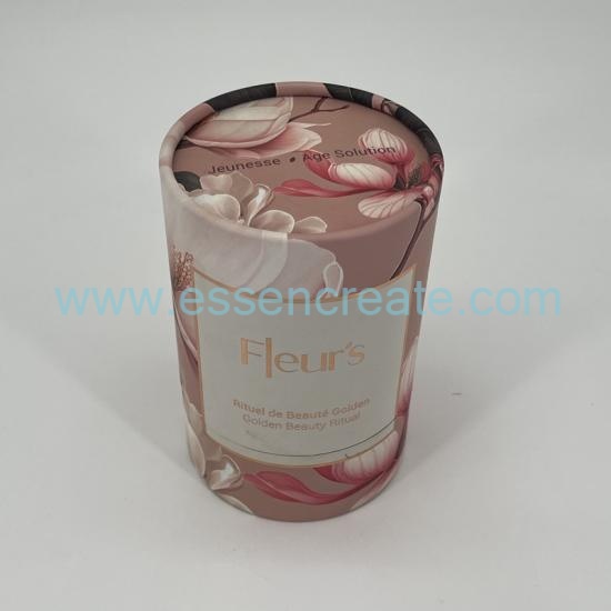 Tubes en papier à fleurs roses